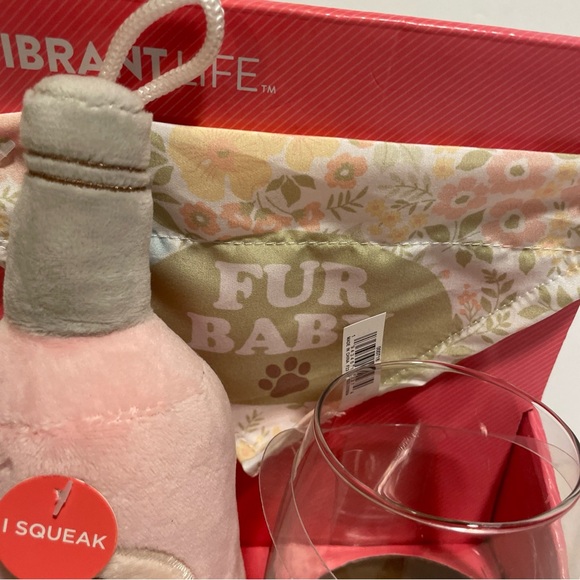 Vibrant Life Pet Mother's Day Gift Set Dog Squeak Toy Bandana Wine Glass - New - Picture 4 of 4